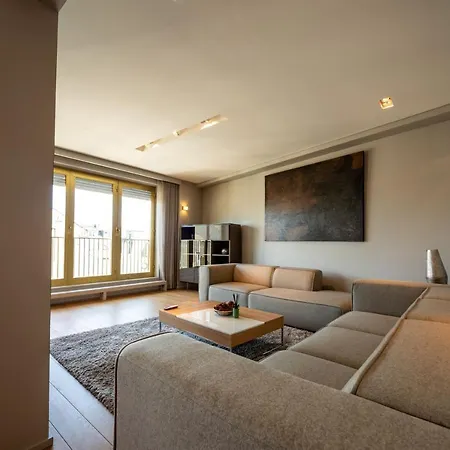 Core City- Luxury Brands Street Apartment